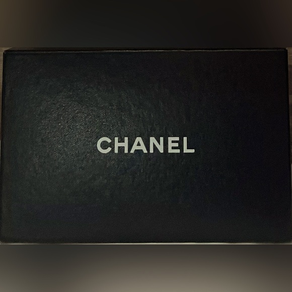 ❗️SOLD ‼️Chanel Authentic Camila Flower Design Lambskin Wallet Silver CC Logo EC - Picture 2 of 13